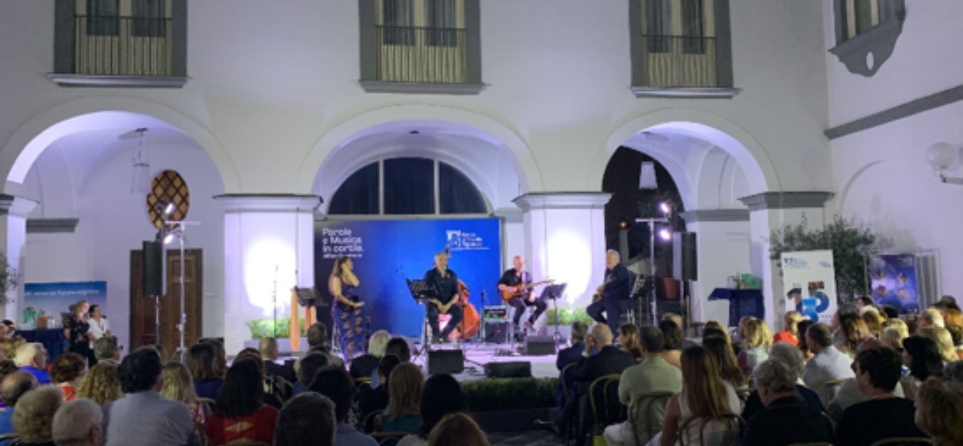 Parole e Musica in cortile. Afflato napoletano