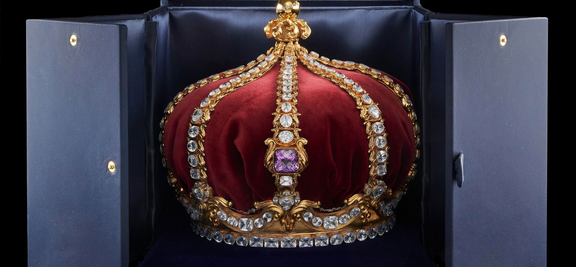 Alla ricerca della corona scomparsa